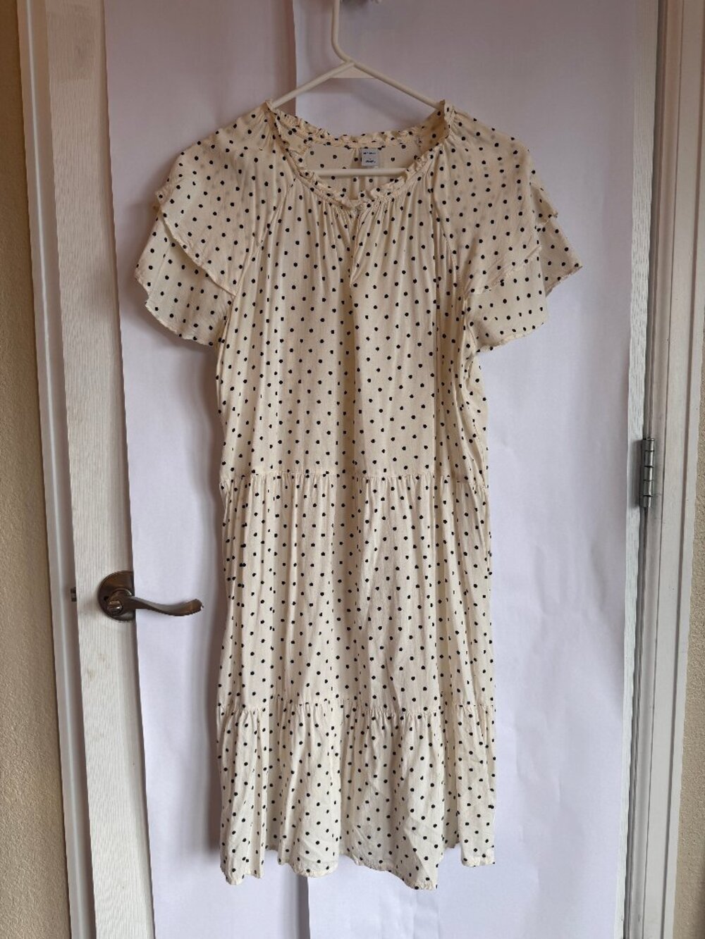 Women's Old Navy Polka Dot Ivory and Black flutter sleeve tier dress in Large
